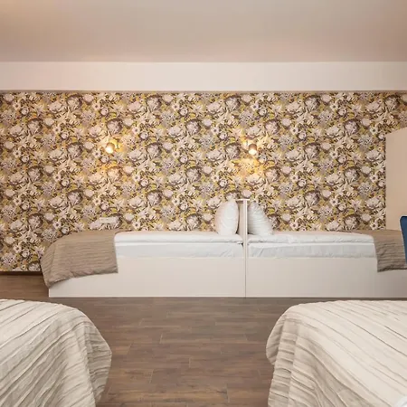 Hotel Kesminta Old Town *